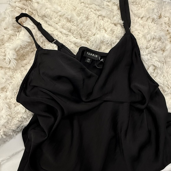 Torrid Woman Sz 00 M/L Ruffle Front Black Tank Slip Top Adjustable Straps Silky - Picture 11 of 11
